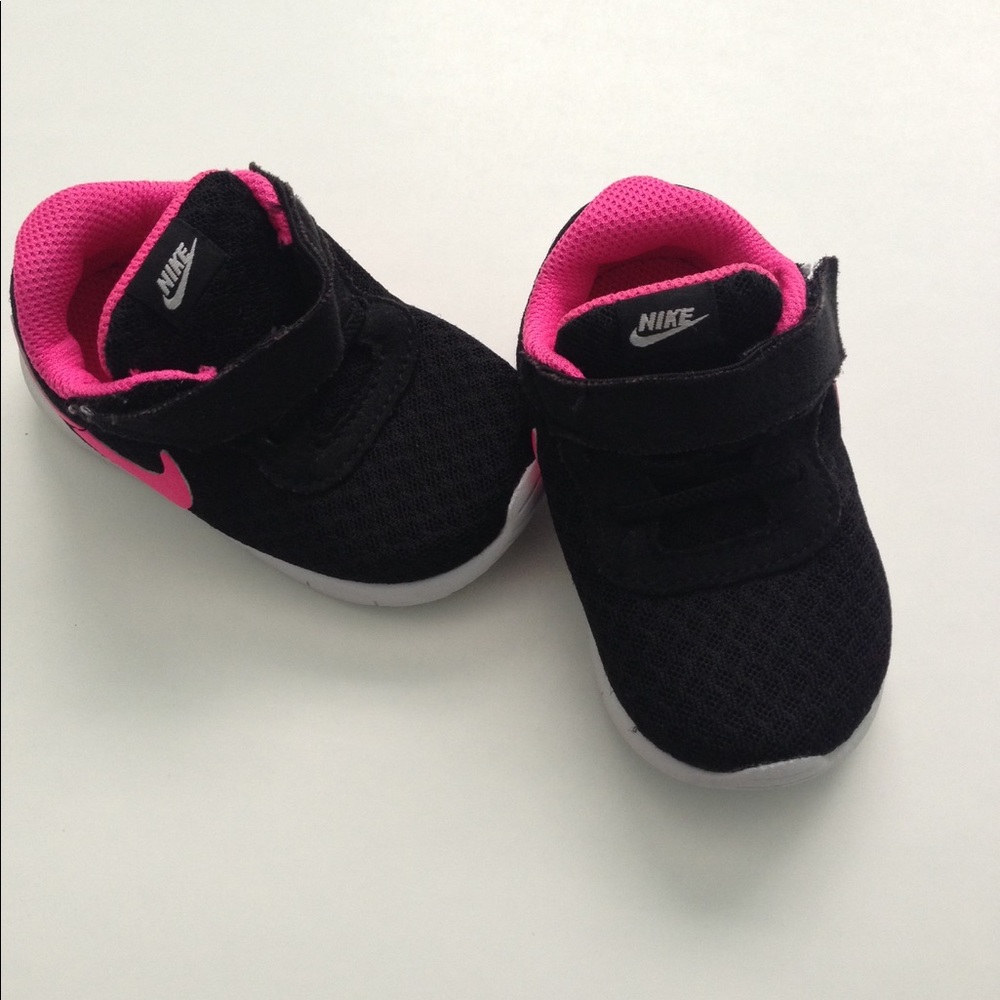 NWOT Size 5C Pink and Black Nike Sneakers